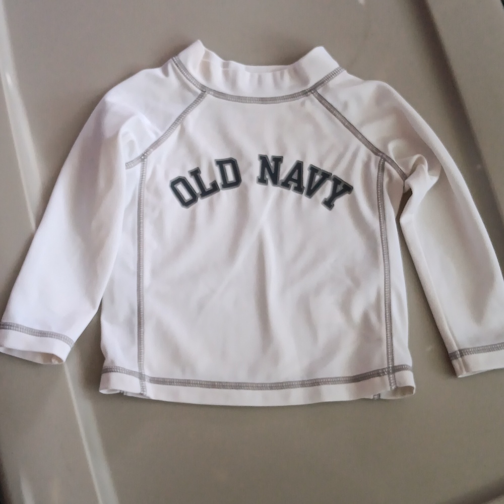 Old Navy long-sleeved rash guard